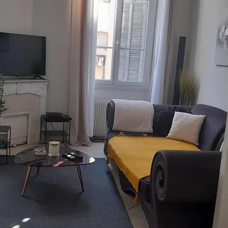 3 Pieces Au Centre De Ideal Congres Ou *